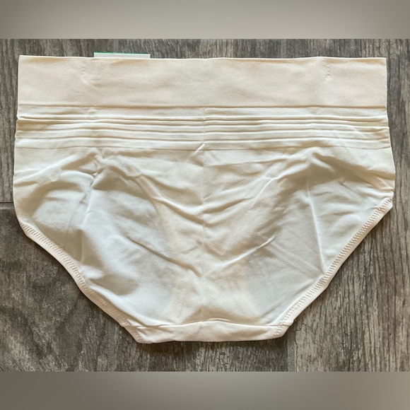 New Warner’s All You Need Seamless Hipster Panties Size L/7 Sandshell - Picture 2 of 2